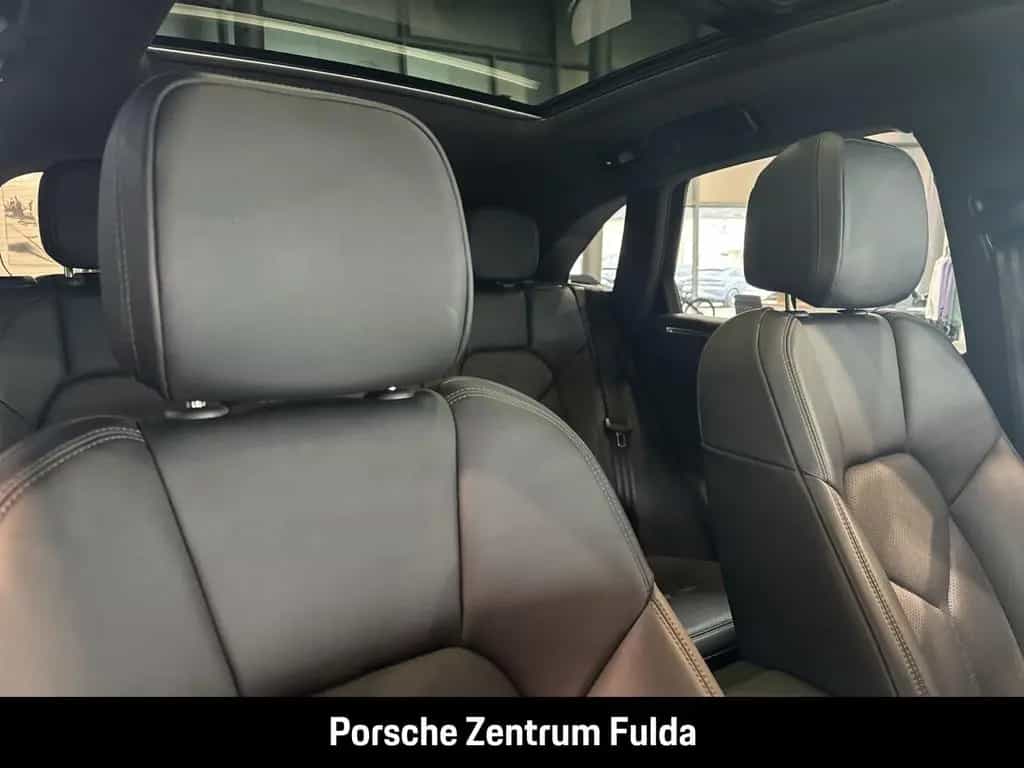 Porsche Macan Luftfederung Panoramadach PASM nur 14.9km 02/2023-photo-30