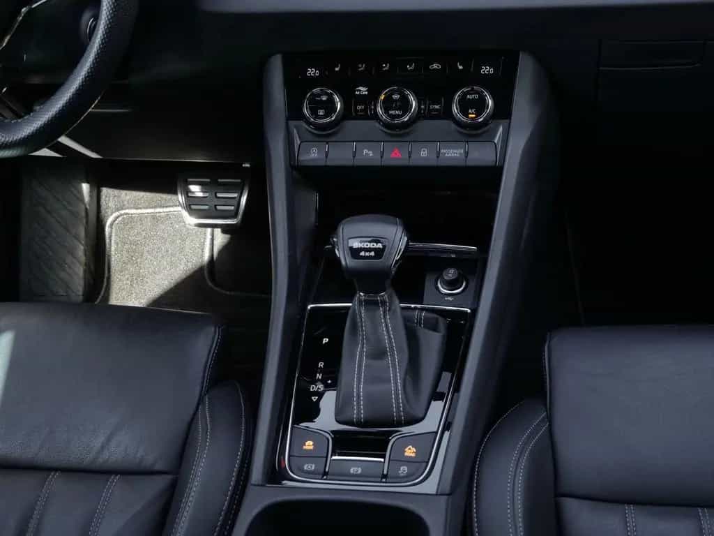 Skoda Karoq Sportline 2,0 TSI ACC|RFK|Matrix|Virtual 12/2022-photo-6