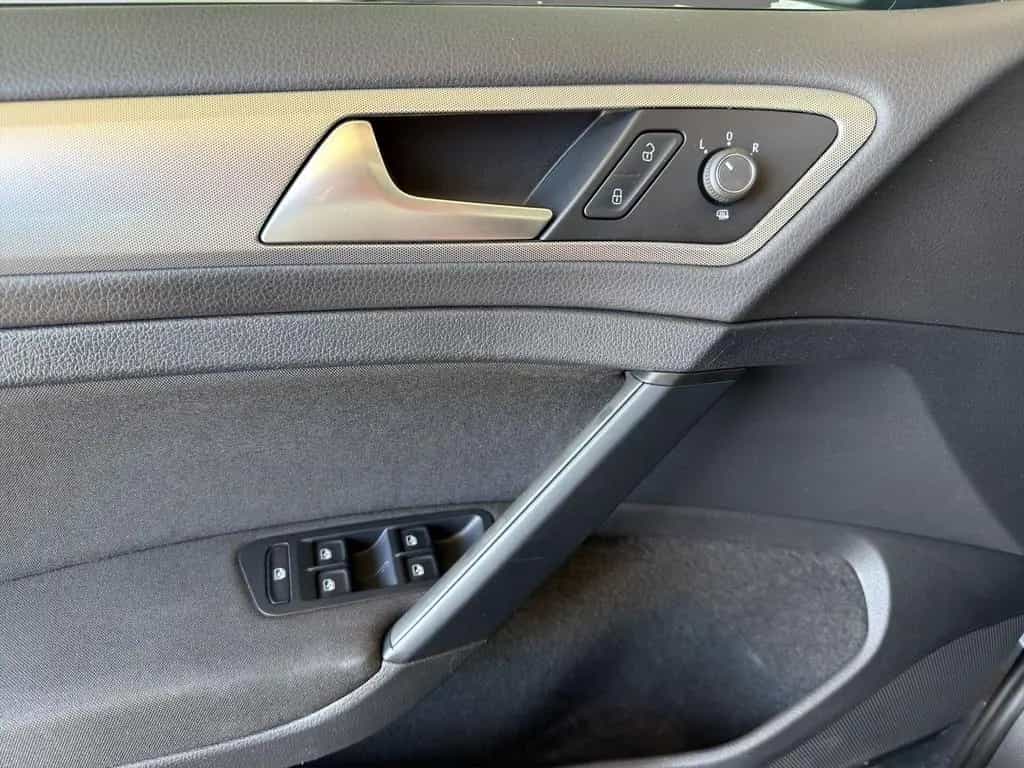 Volkswagen Golf Trendline Bluetooth Sitzheizung PDC v+h 03/2019-photo-23