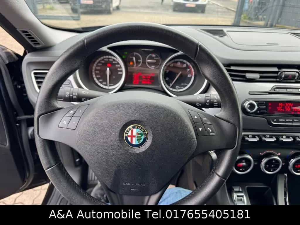 Alfa Romeo Giulietta Super 1.4 TÜV Neu Garantie inkl. 09/2012-photo-18