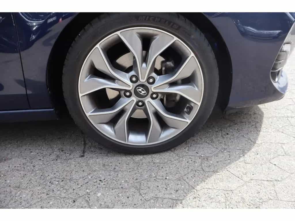 Hyundai i30 Fastback 1.4 T-GDI Premium Szthzg. RFK Autom 01/2020-photo-2