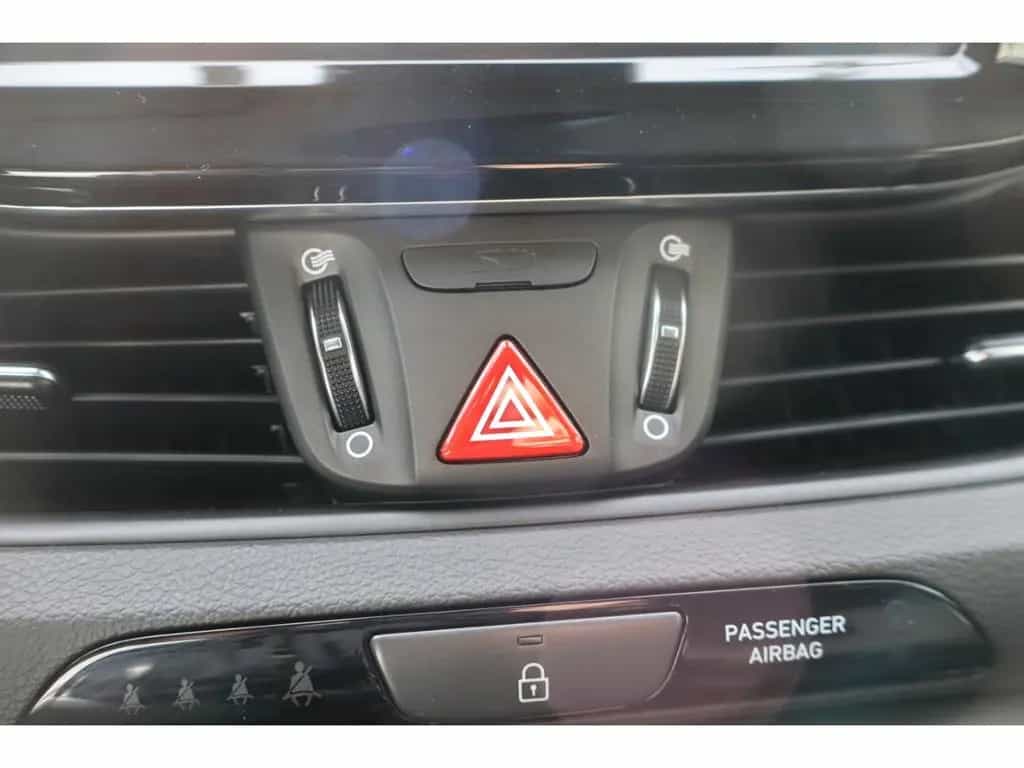 Hyundai i30 Fastback 1.4 T-GDI Premium Szthzg. RFK Autom 01/2020-photo-29