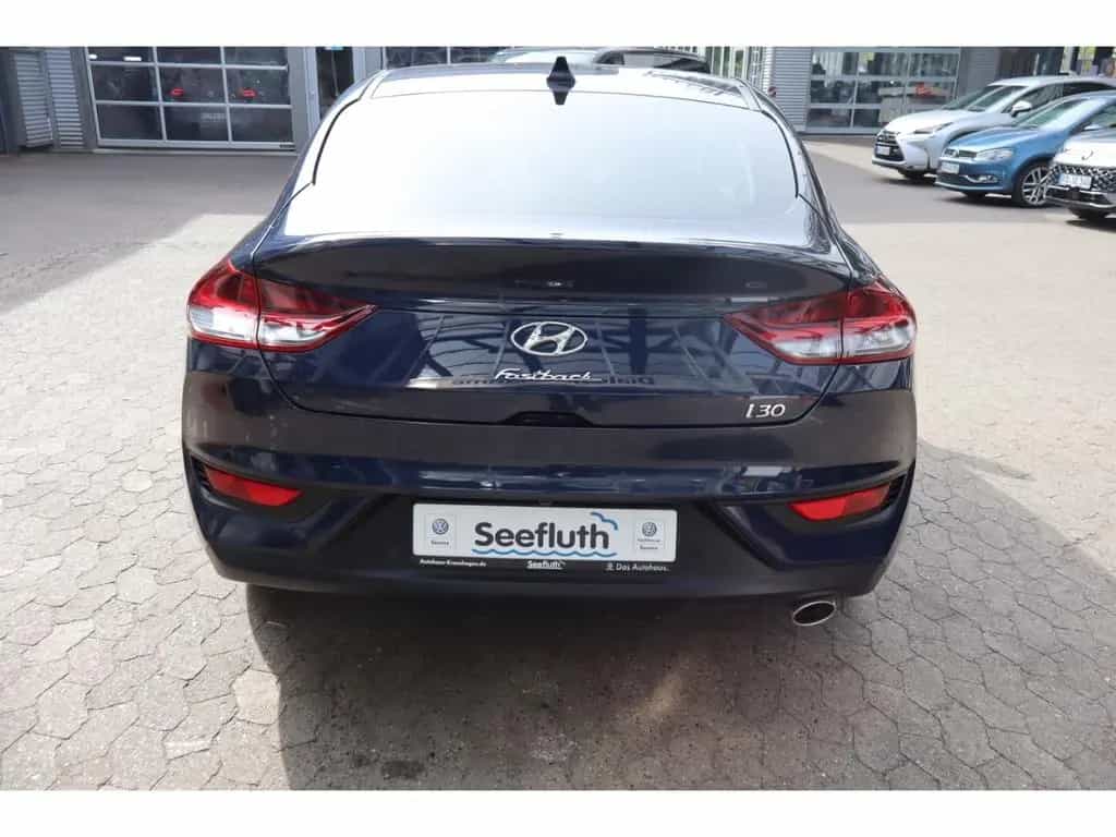 Hyundai i30 Fastback 1.4 T-GDI Premium Szthzg. RFK Autom 01/2020-photo-4
