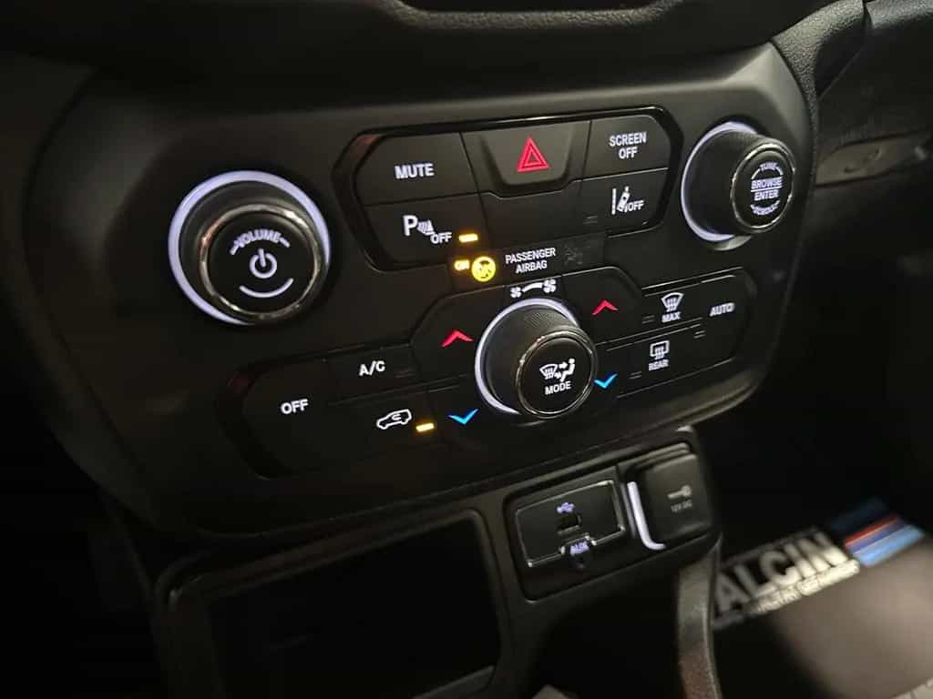 Jeep Renegade 1.0l T-GDI I3 Limited 2.HA/S-HE/NAVI/LM 07/2019-photo-30