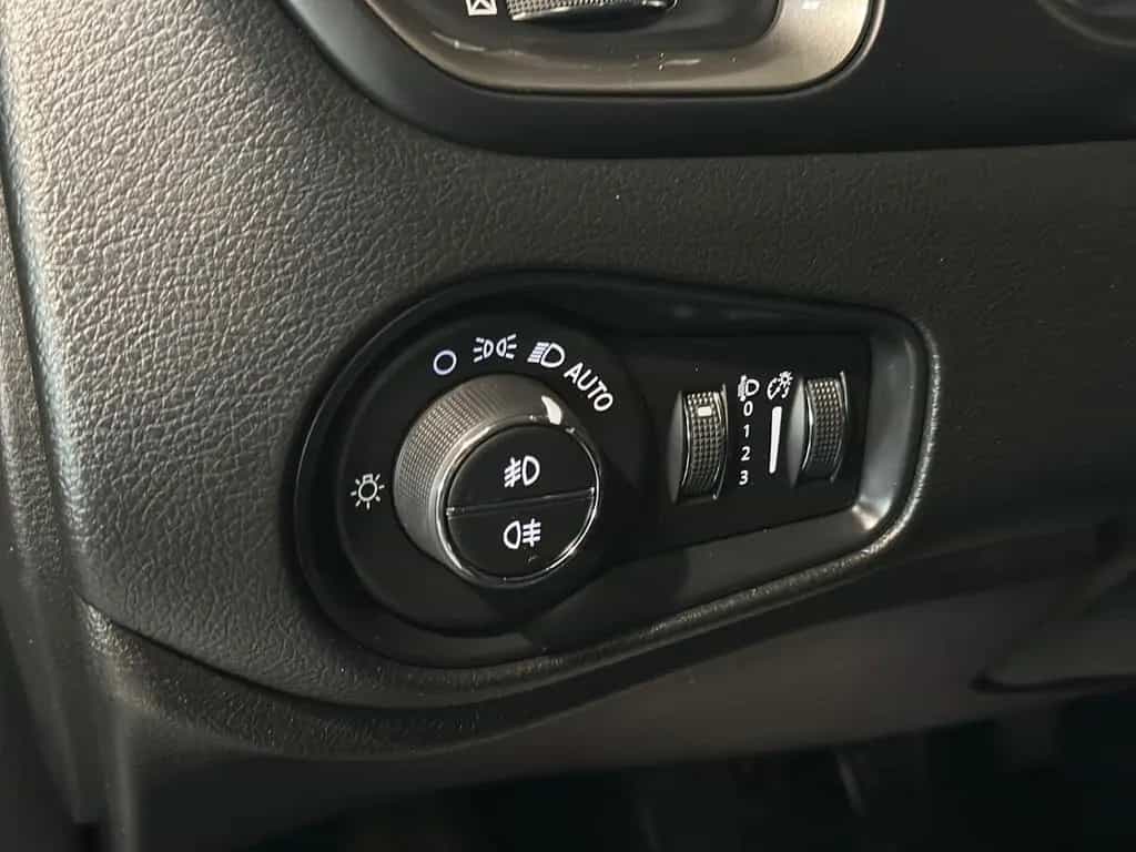 Jeep Renegade 1.0l T-GDI I3 Limited 2.HA/S-HE/NAVI/LM 07/2019-photo-34