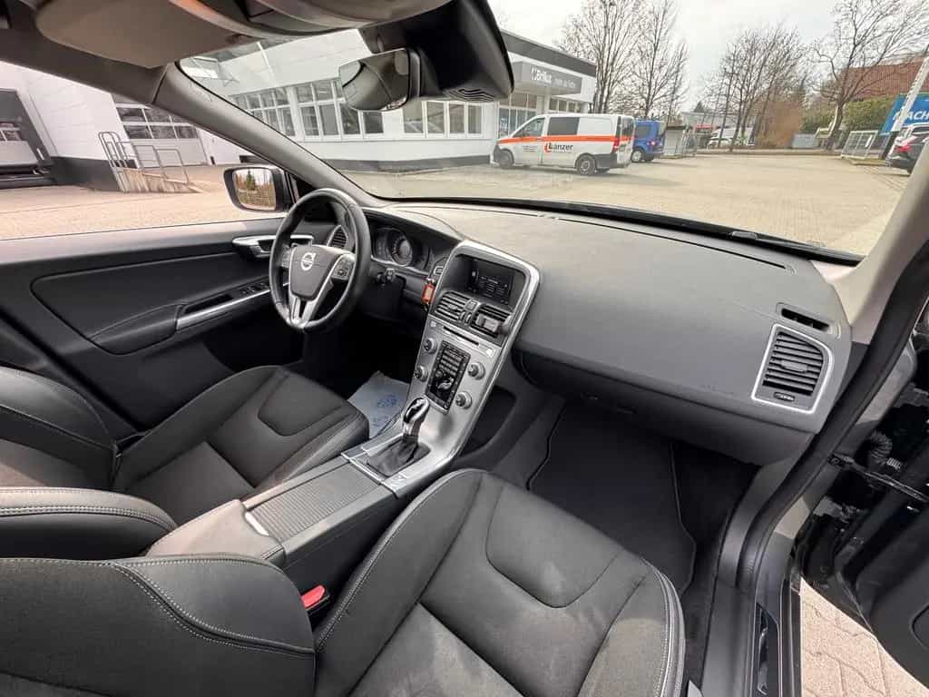 Volvo XC60 Momentum Leder Navi AWD Kamera 01/2017-photo-14