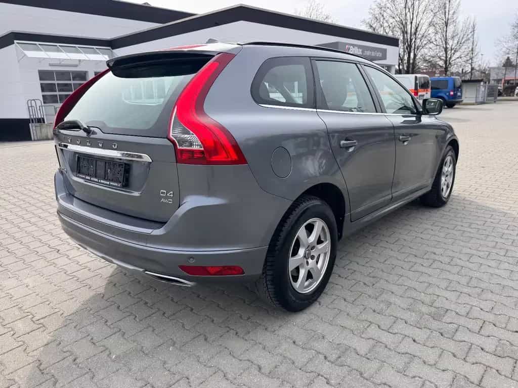 Volvo XC60 Momentum Leder Navi AWD Kamera 01/2017-photo-4