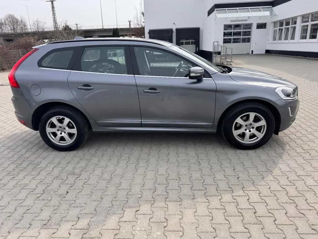 Volvo XC60 Momentum Leder Navi AWD Kamera 01/2017-photo-5