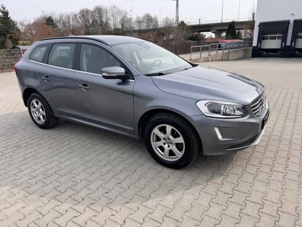 Volvo XC60 Momentum Leder Navi AWD Kamera 01/2017-photo-6