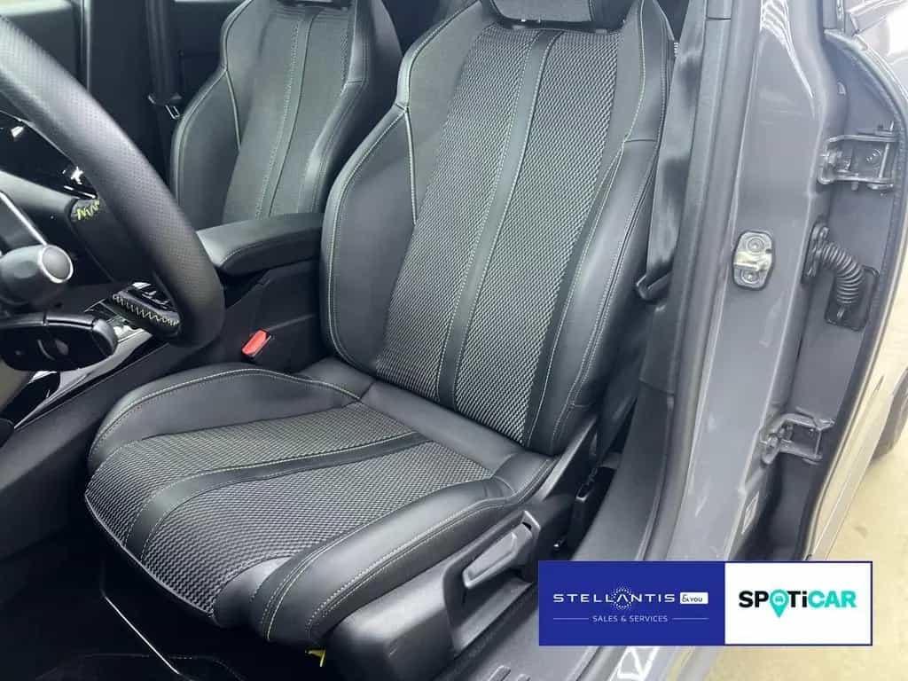 Peugeot 2008 1.2 PureTech 130 GT Aut Kamera* Navi 04/2024-photo-8
