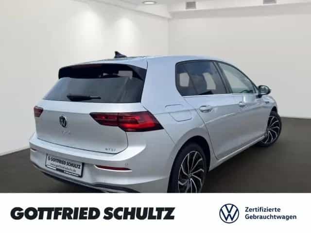Volkswagen Golf 1.5 eTSI DSG STYLE 17 ZOLL MATRIX KAMERA AH 04/2021-photo-3