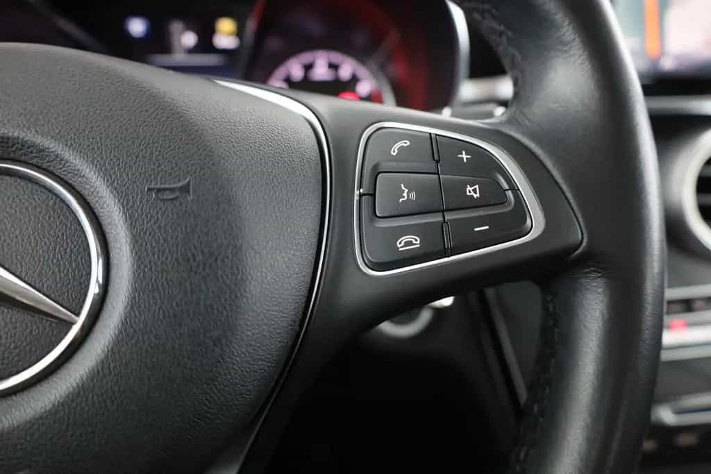 Mercedes-Benz GLC-Class 4Matic Exclusive LED Navi Teilleder AHK 04/2018-photo-15