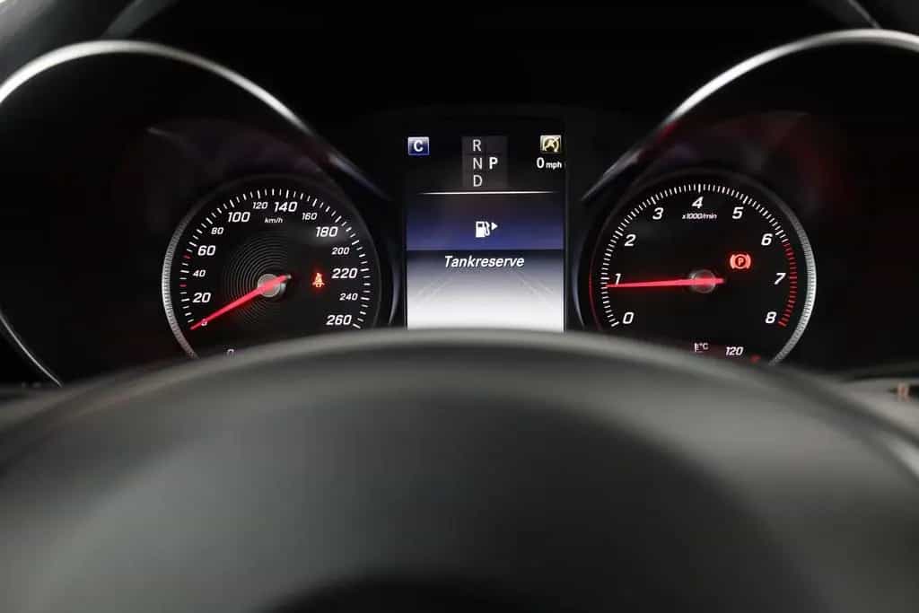 Mercedes-Benz GLC-Class 4Matic Exclusive LED Navi Teilleder AHK 04/2018-photo-16