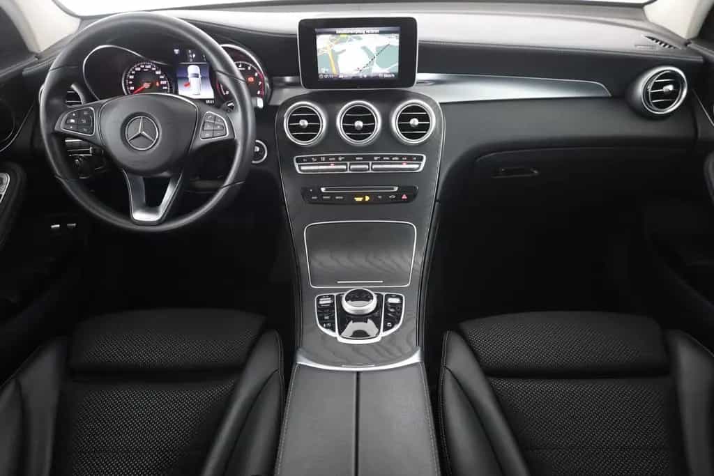 Mercedes-Benz GLC-Class 4Matic Exclusive LED Navi Teilleder AHK 04/2018-photo-8