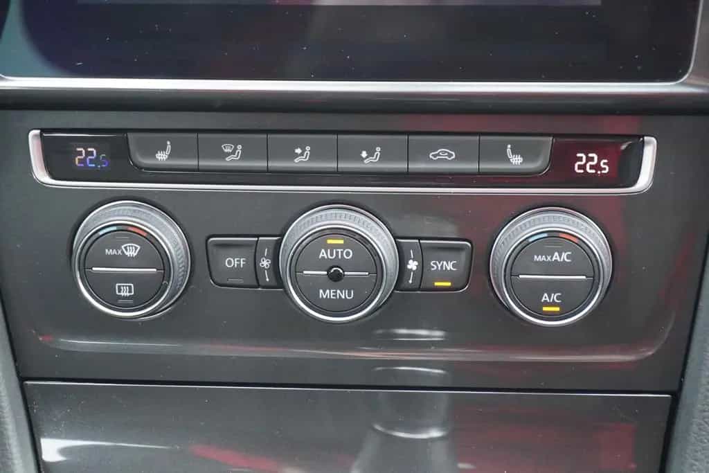 Volkswagen Golf VII 1.5 TSI Klimaaut. Navi PDC Sitzheizung 08/2020-photo-16