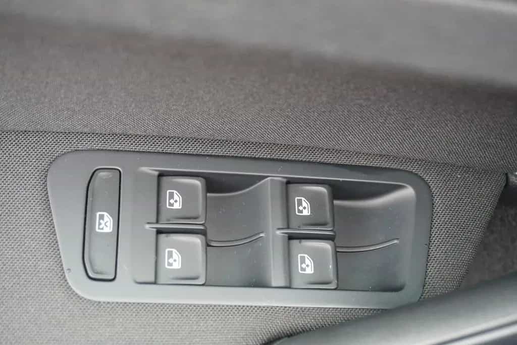 Volkswagen Golf VII 1.5 TSI Klimaaut. Navi PDC Sitzheizung 08/2020-photo-18