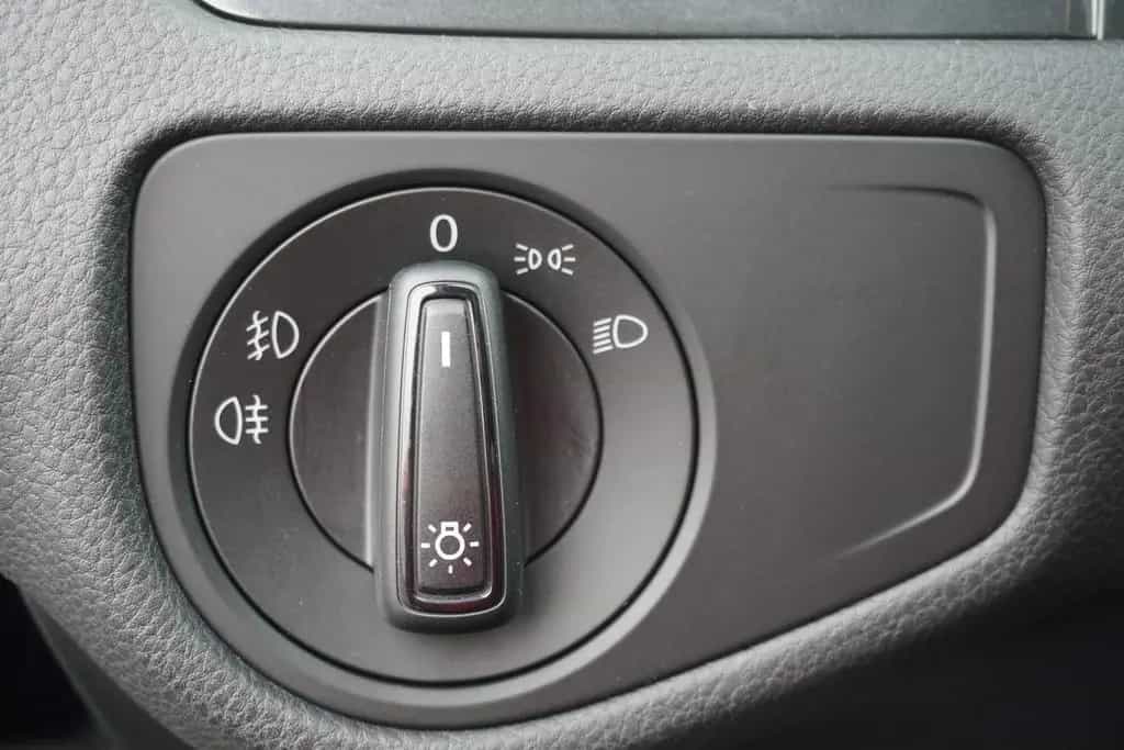 Volkswagen Golf VII 1.5 TSI Klimaaut. Navi PDC Sitzheizung 08/2020-photo-19