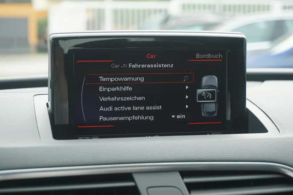 Audi Q3 1.4 TFSI S-Line LED Navi Standheizung DAB 07/2018-photo-13