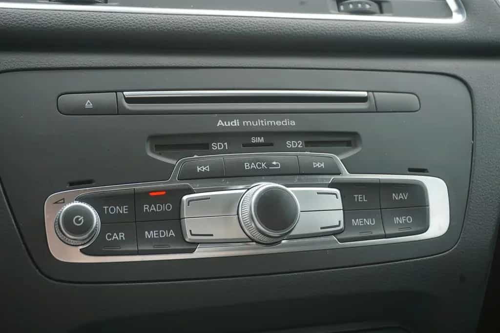 Audi Q3 1.4 TFSI S-Line LED Navi Standheizung DAB 07/2018-photo-14