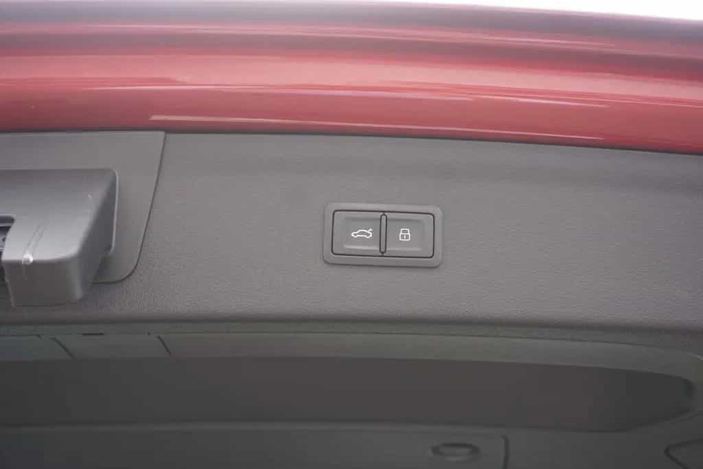 Audi Q3 1.4 TFSI S-Line LED Navi Standheizung DAB 07/2018-photo-27