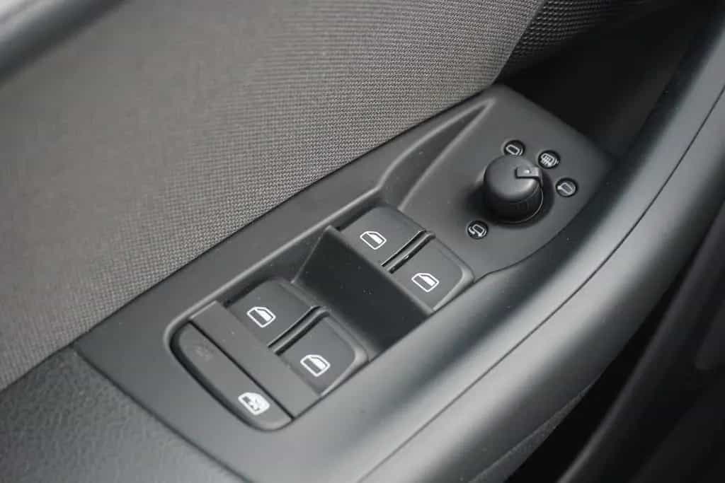 Audi Q3 1.4 TFSI S-Line LED Navi Standheizung DAB 07/2018-photo-30