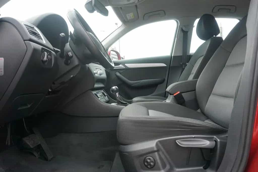 Audi Q3 1.4 TFSI S-Line LED Navi Standheizung DAB 07/2018-photo-32