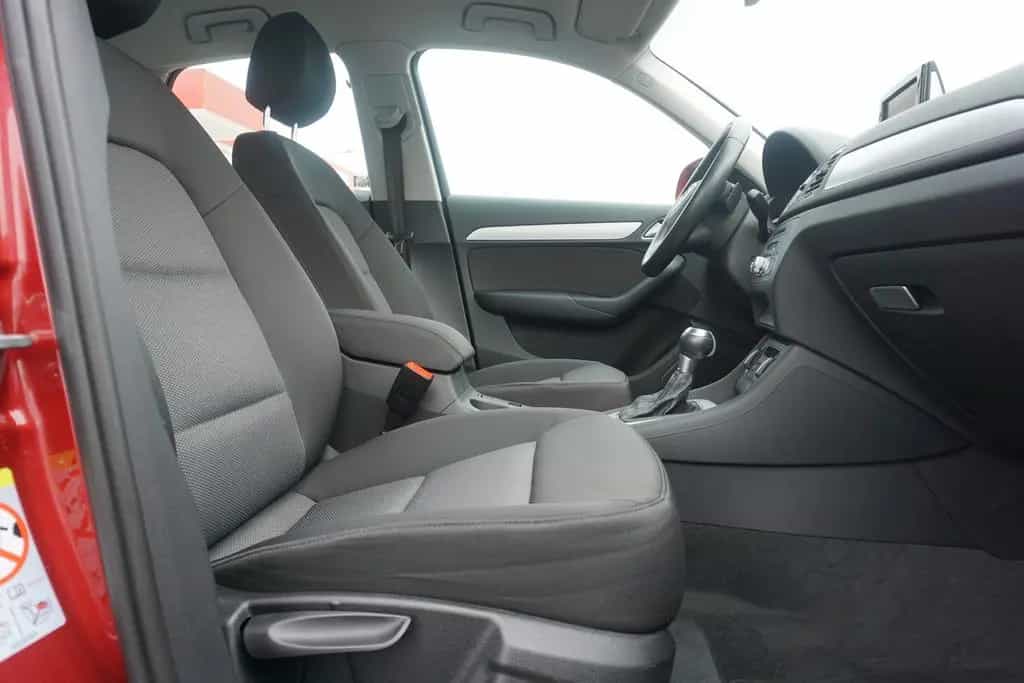 Audi Q3 1.4 TFSI S-Line LED Navi Standheizung DAB 07/2018-photo-33