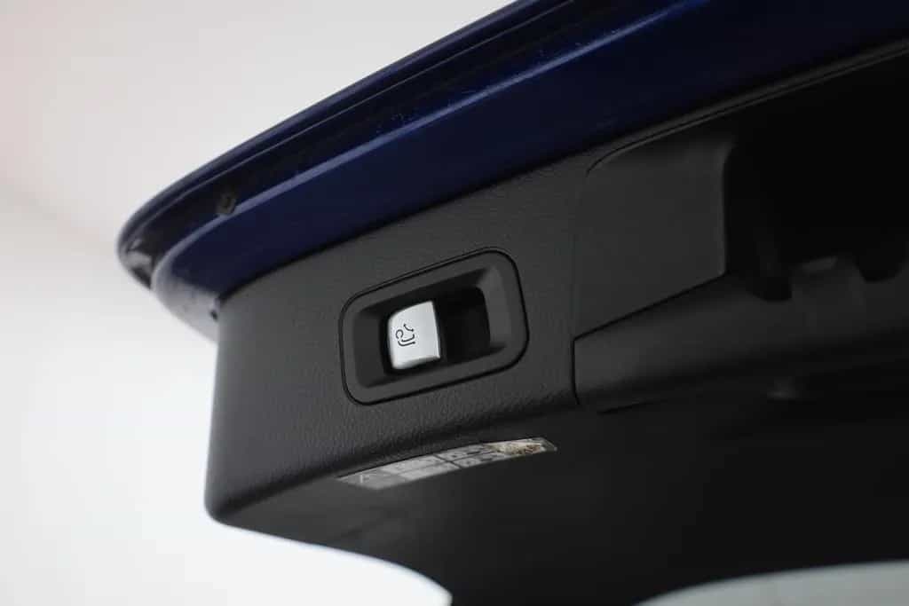 Mercedes-Benz C 180 C180 T CGI Avantgarde LED Navi Kamera PDC AHK 03/2018-photo-29