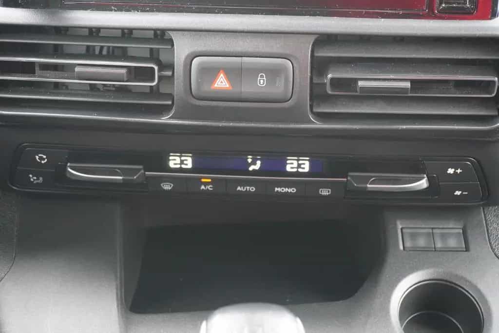 Opel Combo Life 1.2 Edition Navi Kamera Sitzheizung 11/2022-photo-16