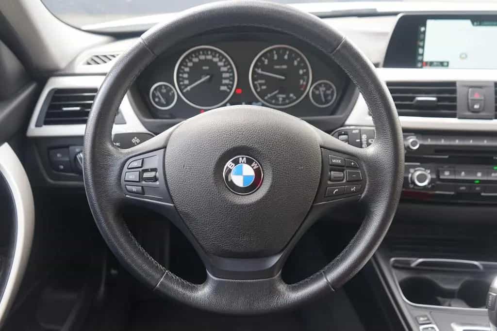 BMW 318 i Touring LED Navi Tempomat PDC USB Klimaaut. 09/2018-photo-11