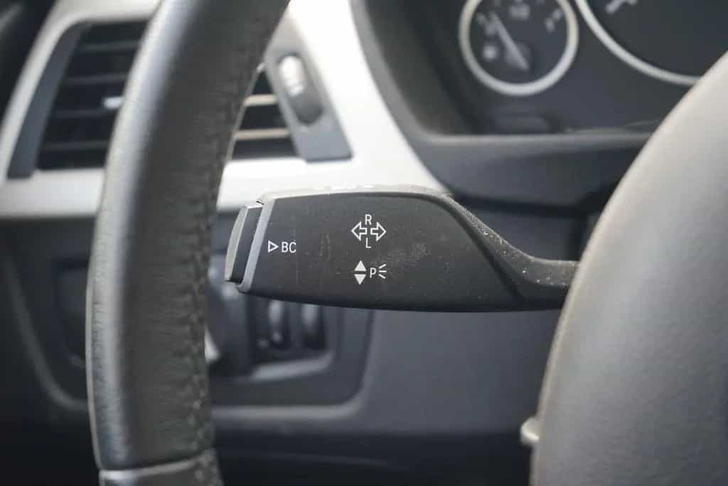 BMW 318 i Touring LED Navi Tempomat PDC USB Klimaaut. 09/2018-photo-15