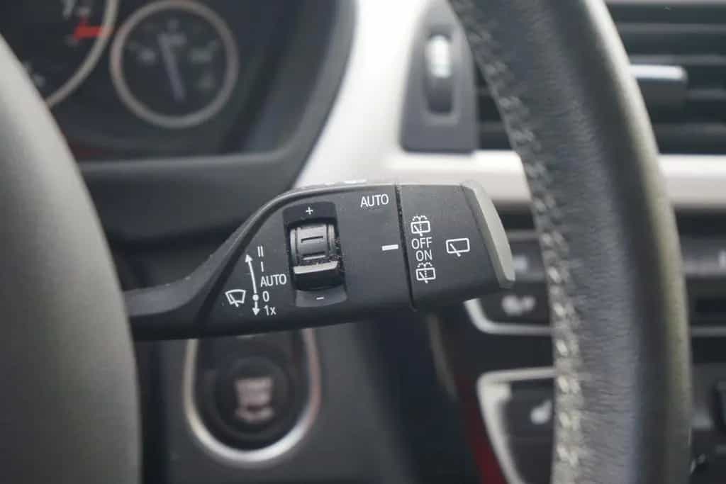 BMW 318 i Touring LED Navi Tempomat PDC USB Klimaaut. 09/2018-photo-16