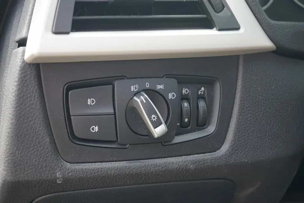 BMW 318 i Touring LED Navi Tempomat PDC USB Klimaaut. 09/2018-photo-17