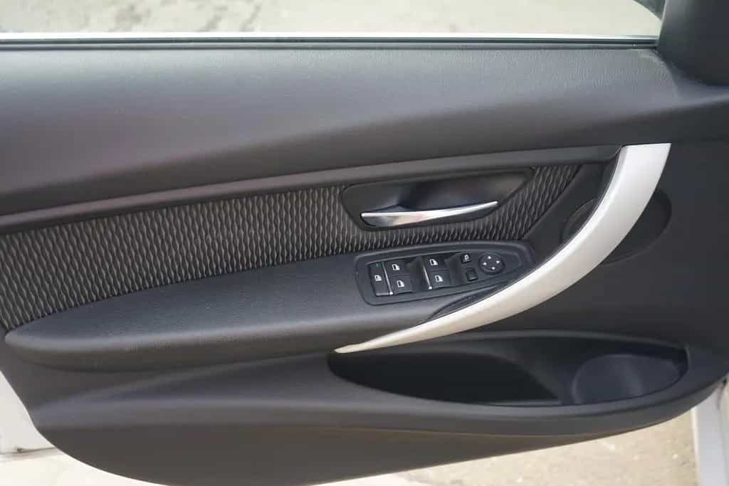 BMW 318 i Touring LED Navi Tempomat PDC USB Klimaaut. 09/2018-photo-18