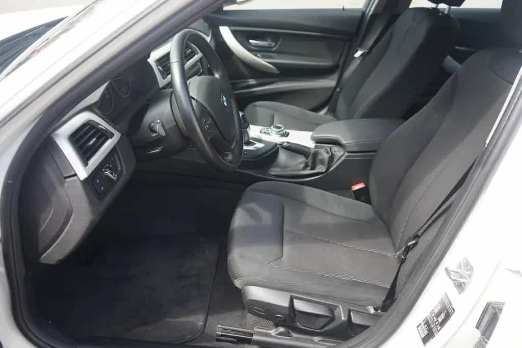 BMW 318 i Touring LED Navi Tempomat PDC USB Klimaaut. 09/2018-photo-19