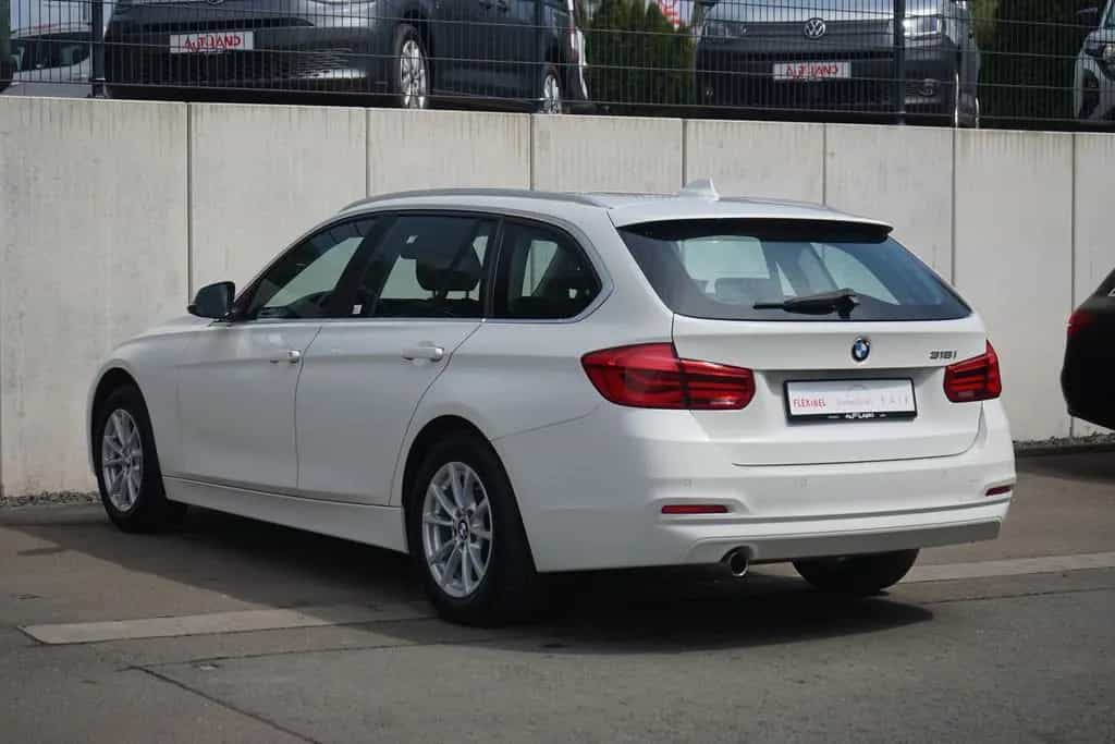 BMW 318 i Touring LED Navi Tempomat PDC USB Klimaaut. 09/2018-photo-2