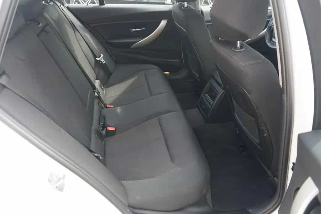 BMW 318 i Touring LED Navi Tempomat PDC USB Klimaaut. 09/2018-photo-21