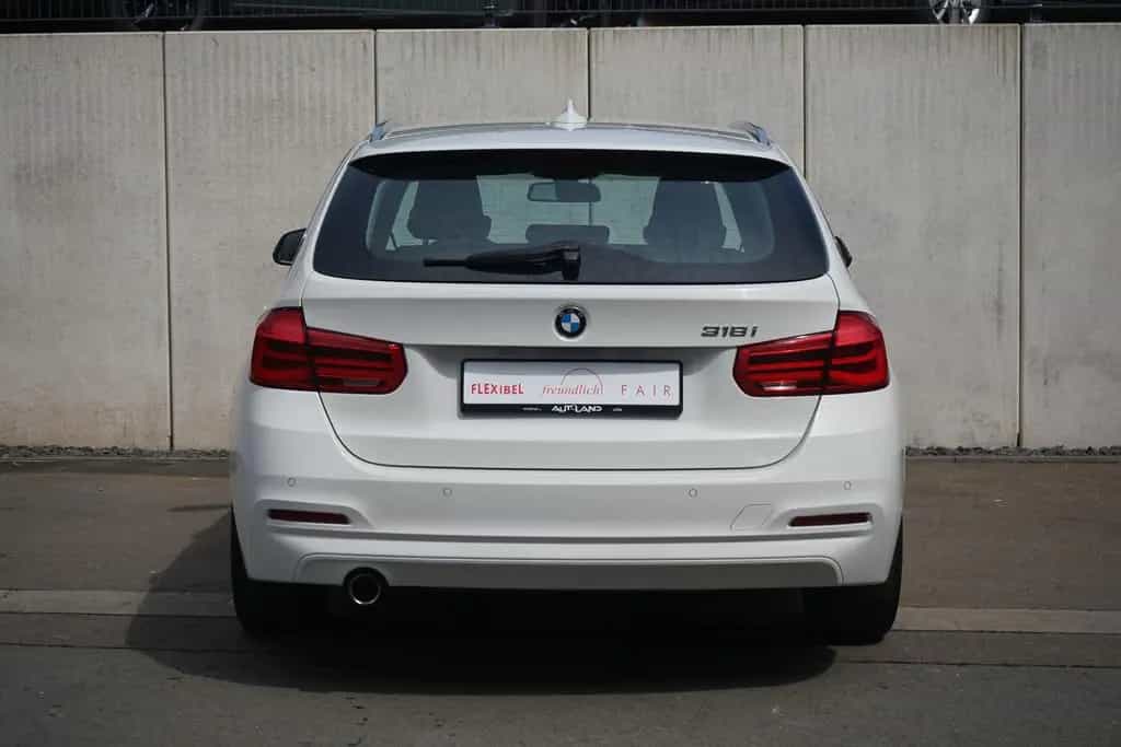 BMW 318 i Touring LED Navi Tempomat PDC USB Klimaaut. 09/2018-photo-3