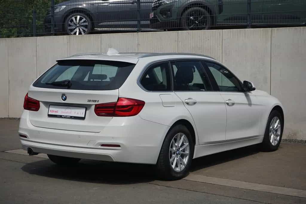 BMW 318 i Touring LED Navi Tempomat PDC USB Klimaaut. 09/2018-photo-4
