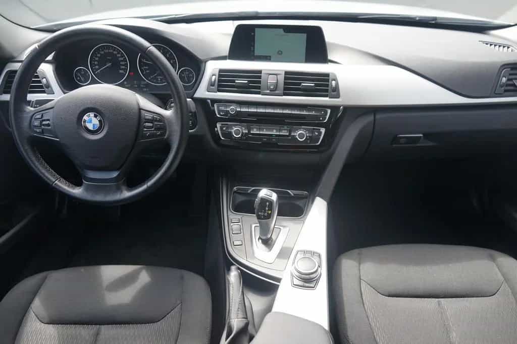 BMW 318 i Touring LED Navi Tempomat PDC USB Klimaaut. 09/2018-photo-7