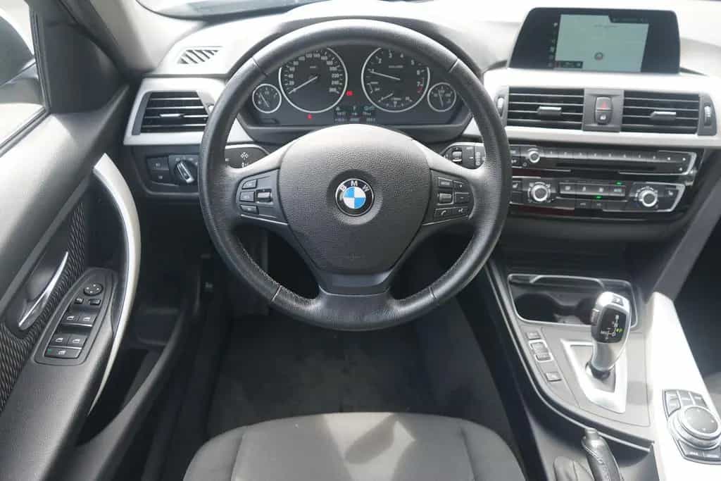 BMW 318 i Touring LED Navi Tempomat PDC USB Klimaaut. 09/2018-photo-8