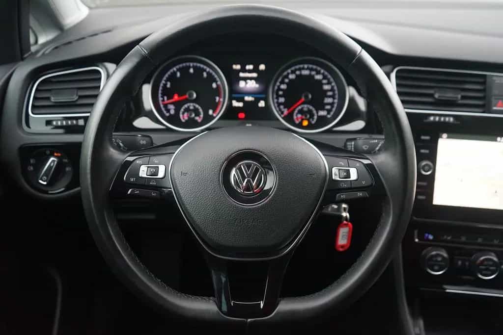 Volkswagen Golf VII 1.4 TSI Highline LED Navi ACC PDC USB 05/2017-photo-13