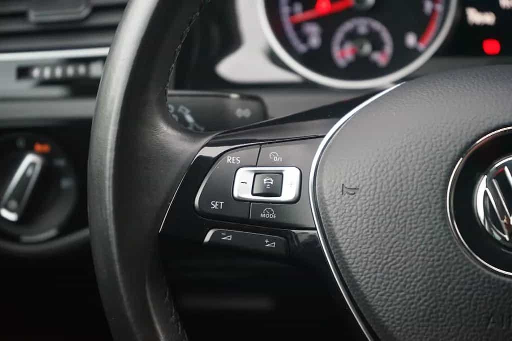 Volkswagen Golf VII 1.4 TSI Highline LED Navi ACC PDC USB 05/2017-photo-14