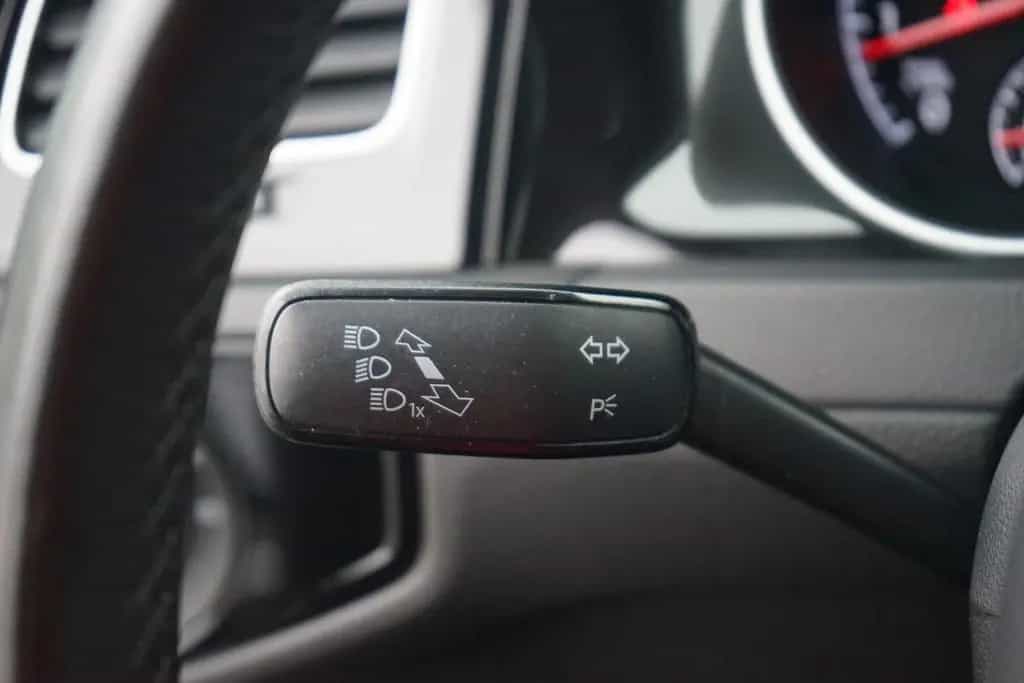 Volkswagen Golf VII 1.4 TSI Highline LED Navi ACC PDC USB 05/2017-photo-17