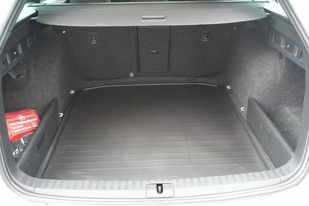 Skoda Octavia Combi 2.0 TSI RS Navi LED ACC PDC Kamera 08/2022-photo-32