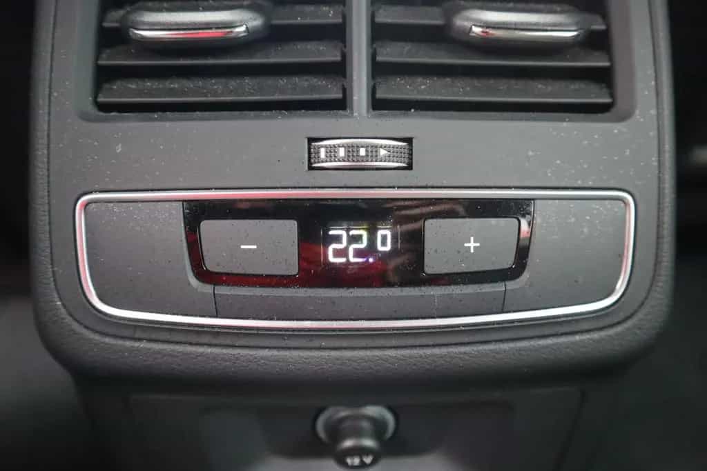 Audi A4 Avant 40 2.0 TFSI S-Tronic LED Navi Head-Up 03/2022-photo-38