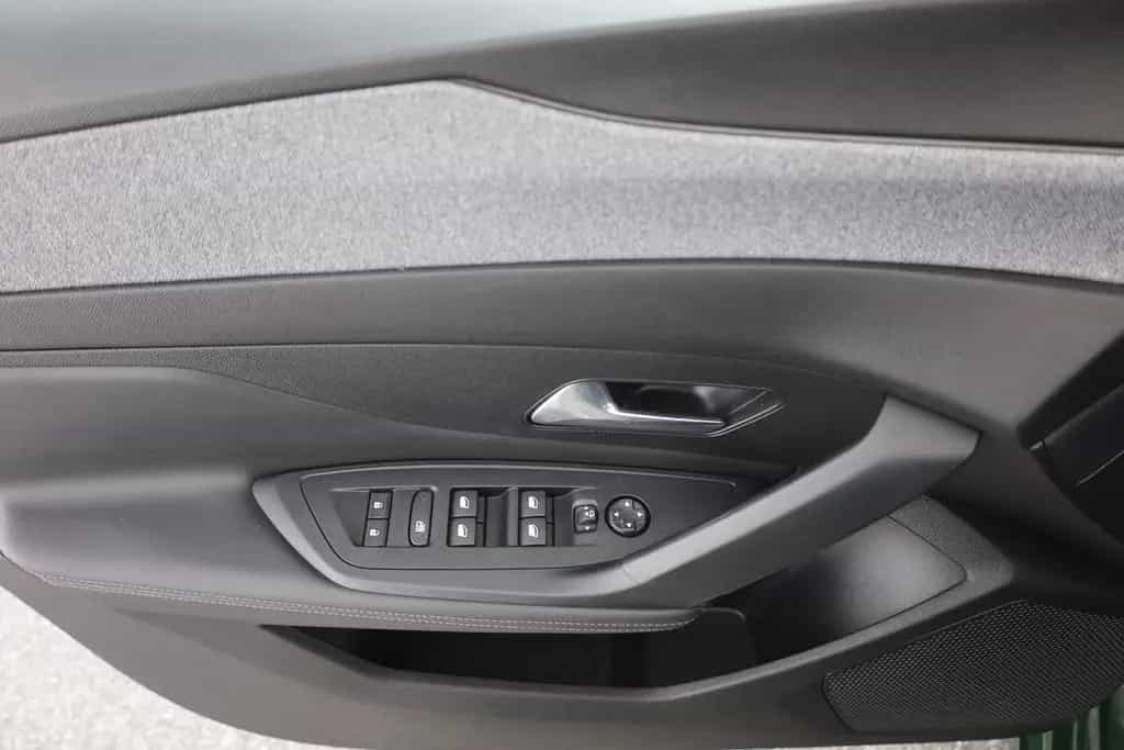 Peugeot 308 1.2 PureTech Allure LED Android Apple Kamera 11/2023-photo-18