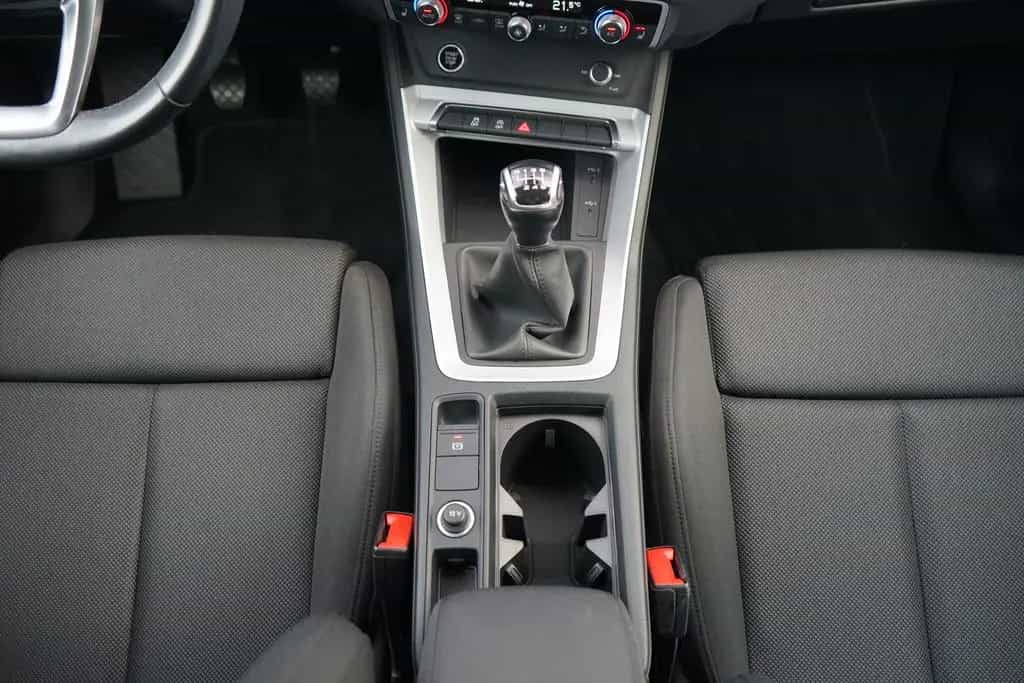 Audi Q3 35 1.5 TFSI S line LED Keyless Standheizung 10/2021-photo-19