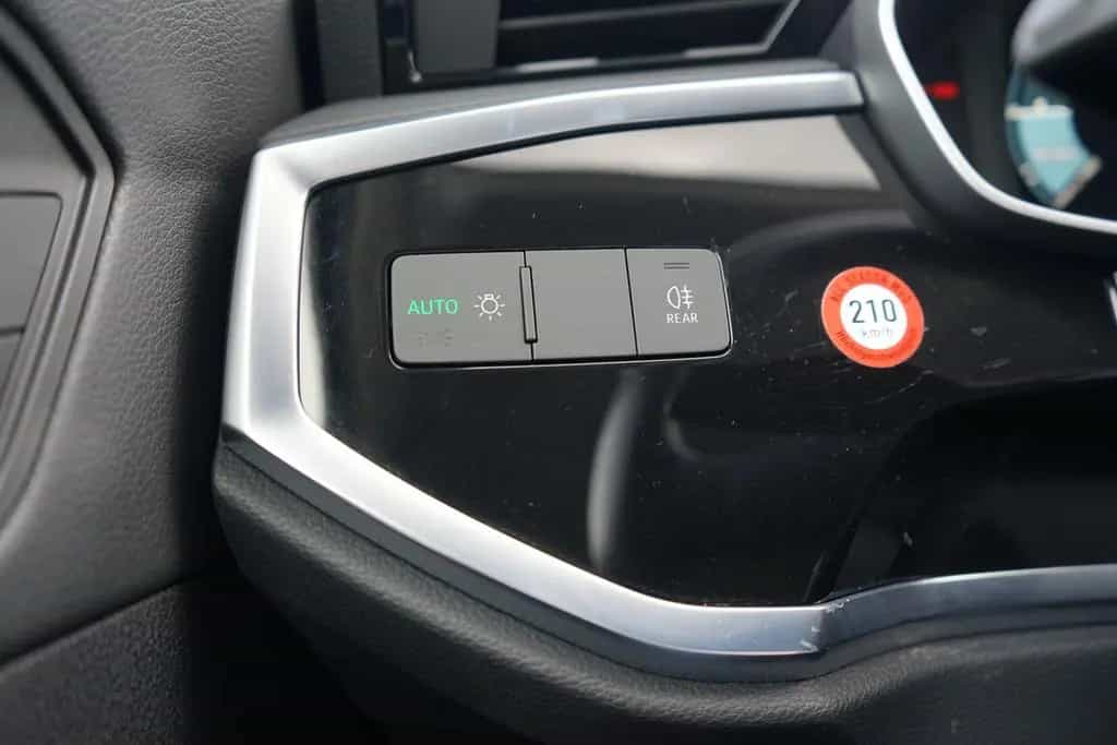 Audi Q3 35 1.5 TFSI S line LED Keyless Standheizung 10/2021-photo-27