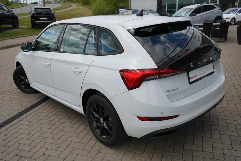 Skoda Scala 1.5 TSI DSG Style LED Kamera Tempomat DAB 08/2019-photo-3